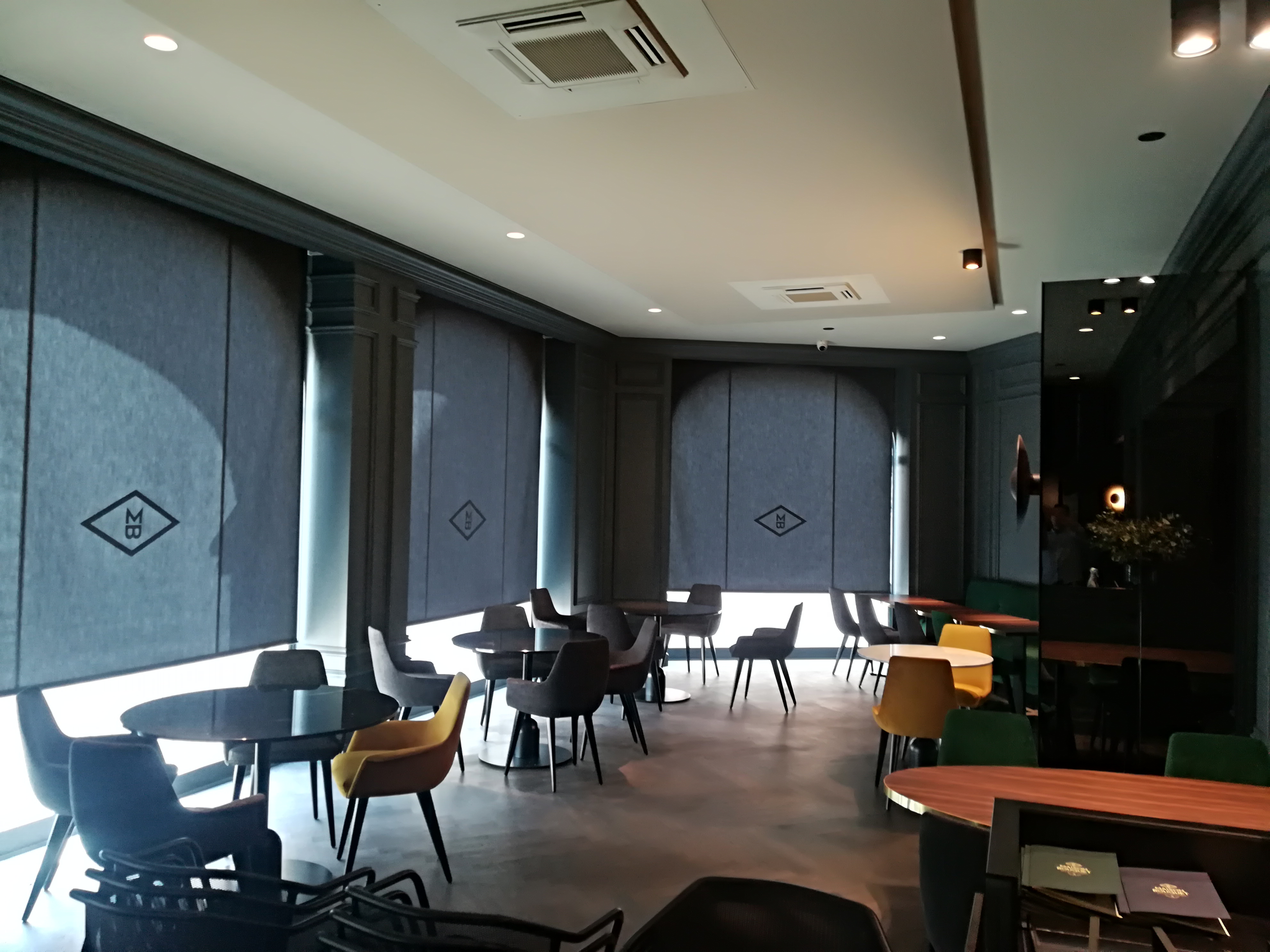 Toile acoustique salle de restaurant Installateur toile acoustique salle de restaurant Lyon